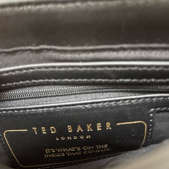 Elegant Black Handbag with Floral Accent - Picture 11 of 12